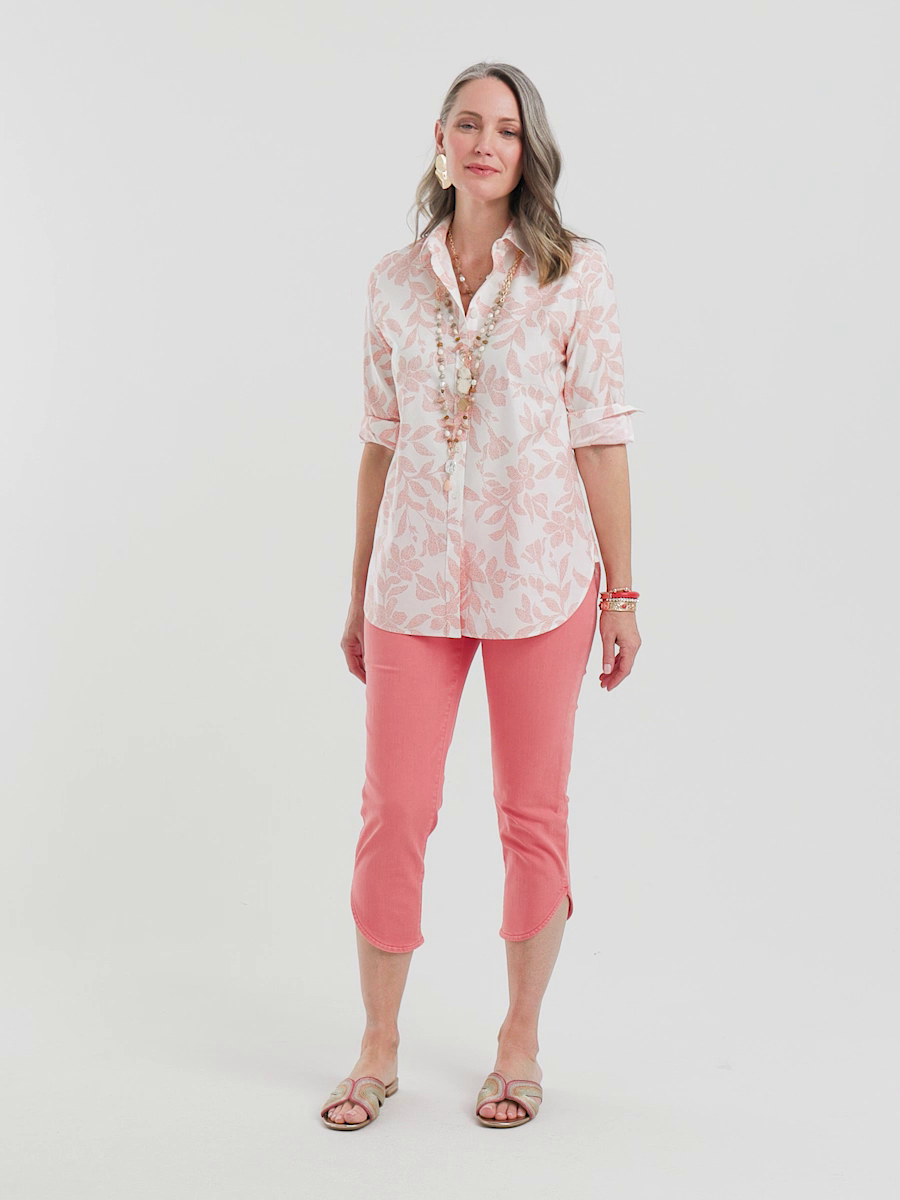 Pull-On Dolphin-Hemmed Capri Jeans