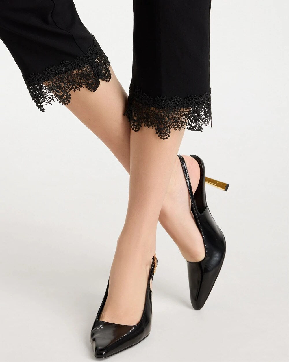 Brigitte Slim Applique Hem Capri Pant