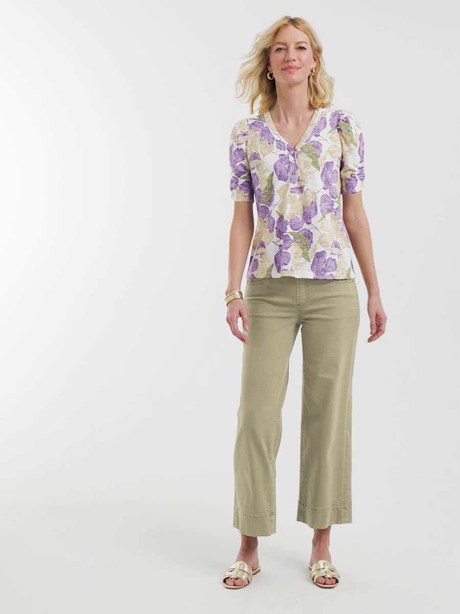 Pull-On Wide-Leg Cropped Jeans