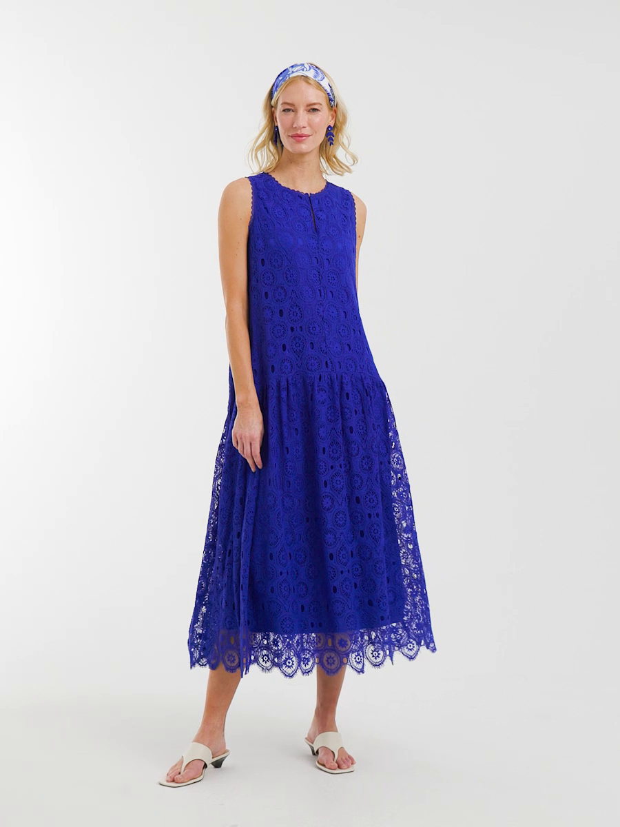 Petite Sleeveless Medallion Lace Maxi Dress