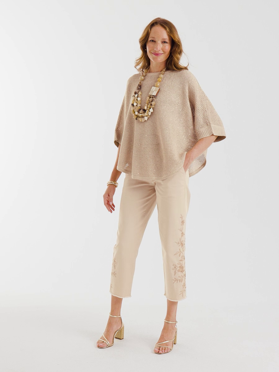 Relaxed Embroidered Fray Crop Pant