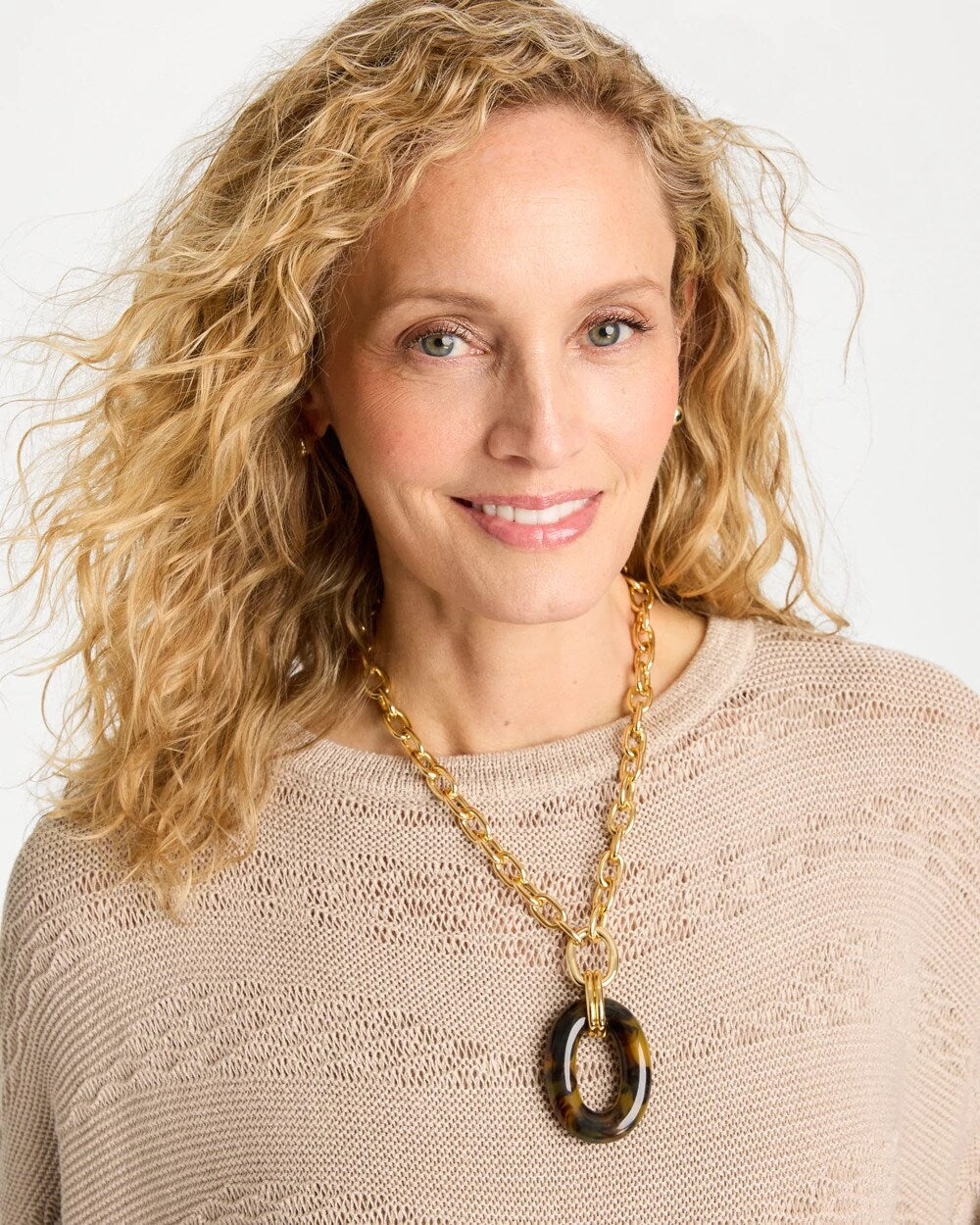 Short Tortoise Pendant Necklace